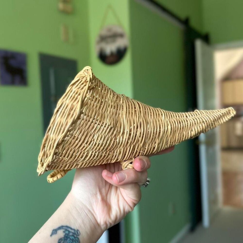 VTG Wicker Made Harvest Cornucopia Horn Basket Farmhouse Cottage Decor